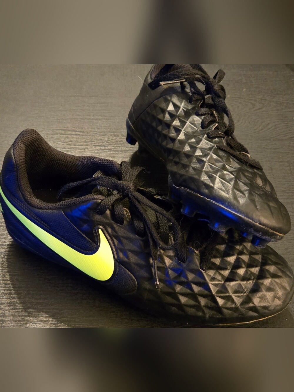 Boys Black And Neon Nike Soccer Cleats - Picture 4 of 7